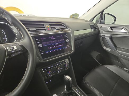 Used 2021 Volkswagen Tiguan SEL AWD/4WD image 26