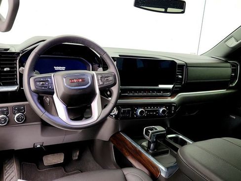 Used 2024 GMC Sierra 1500 SLT AWD/4WD image 11