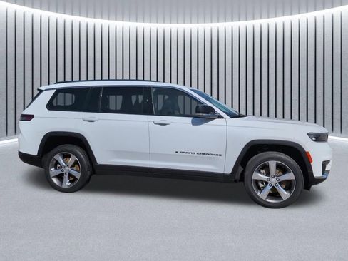 Used 2022 Jeep Grand Cherokee L Limited image 3