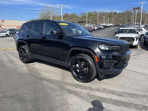 Certified 2023 Jeep Grand Cherokee Altitude AWD/4WD image 6