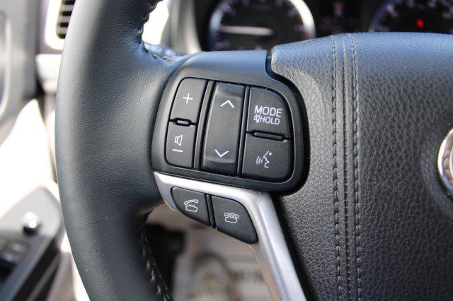 Used 2016 Toyota Highlander XLE FWD image 25