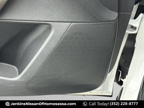 Used 2023 Nissan Pathfinder Platinum w/ Black Appearance Package FWD image 32
