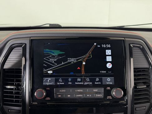 Used 2021 Nissan Titan PRO-4X w/ Pro-4x Convenience Package image 12