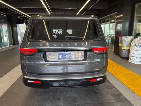 Used 2024 Jeep Wagoneer L Series II RWD image 12