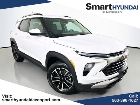 Used 2025 Chevrolet TrailBlazer LT AWD/4WD image 1