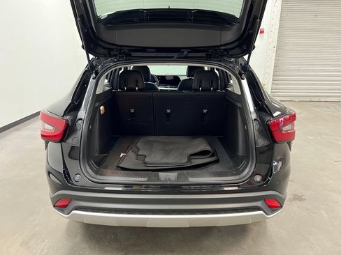 Used 2024 Chevrolet Trax LT FWD image 25