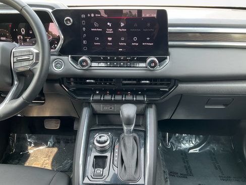 Used 2024 GMC Canyon Elevation w/ Elevation Premium Package AWD/4WD image 11