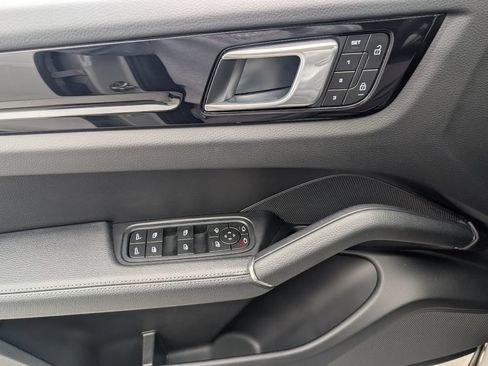 Certified 2023 Porsche Cayenne Coupe AWD/4WD image 20