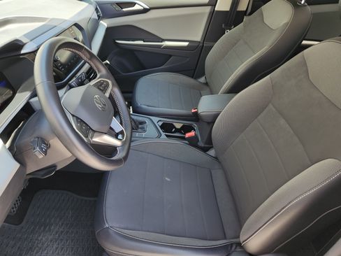 Used 2022 Volkswagen Taos SE w/ Panoramic Sunroof Package FWD image 16