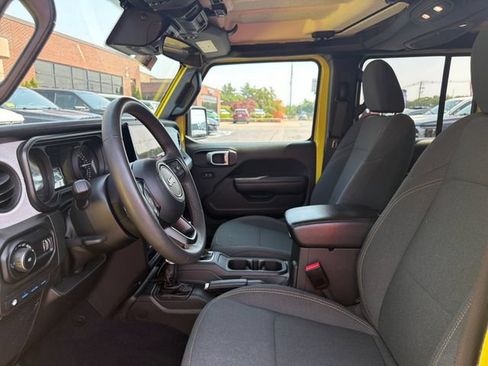 Used 2024 Jeep Wrangler Unlimited AWD/4WD image 9