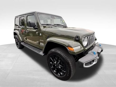 Used 2024 Jeep Wrangler Unlimited Sahara w/ Technology Group AWD/4WD image 11