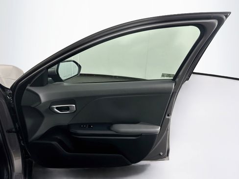 Used 2025 Kia K4 FWD image 32