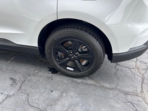 Used 2024 Ford Edge SE image 6