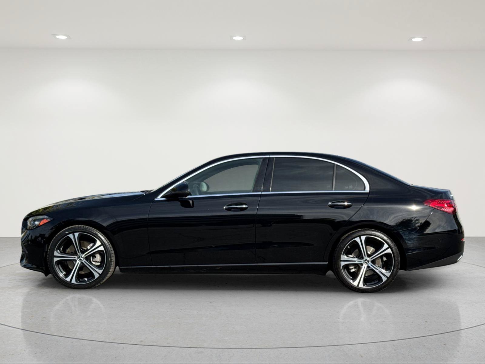 Used 2024 Mercedes-Benz C 300 4MATIC Sedan image 2