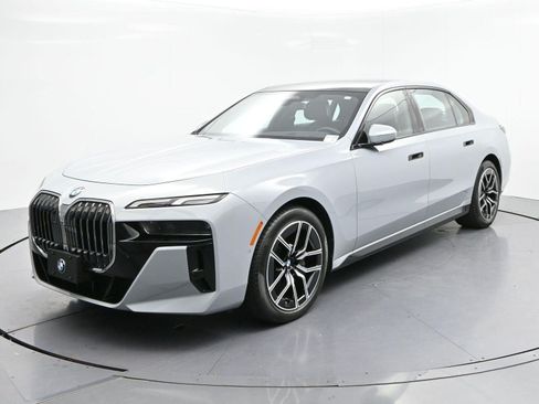 Used 2024 BMW 740i xDrive w/ Premium Package AWD/4WD image 3