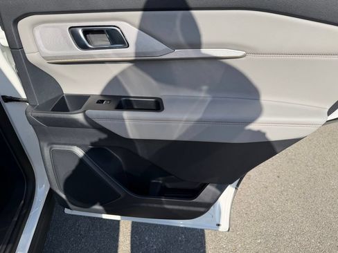 New 2026 Ford Explorer Active w/ Active Comfort Package RWD image 15