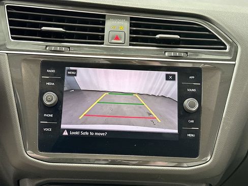 Used 2020 Volkswagen Tiguan SE w/ 3rd Row Seat Package AWD/4WD image 16