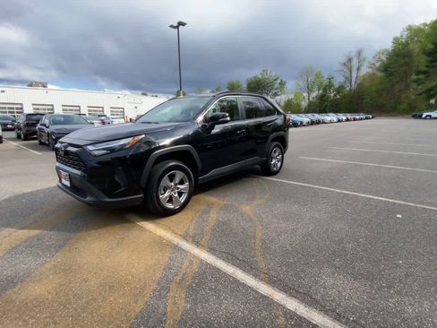 Used 2025 Toyota RAV4 XLE AWD/4WD image 7