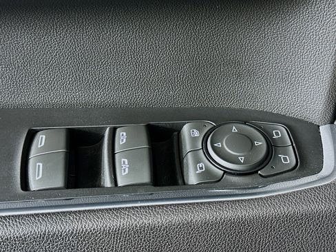 Used 2025 GMC Sierra 1500 SLT image 15