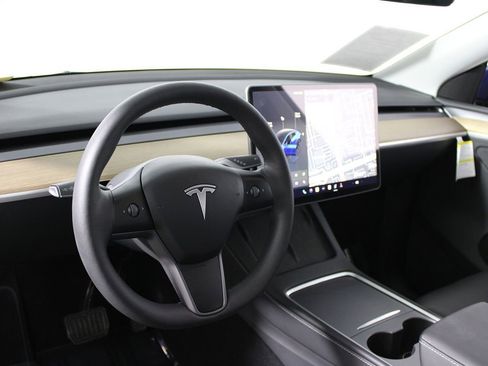 Used 2023 Tesla Model Y Long Range image 8