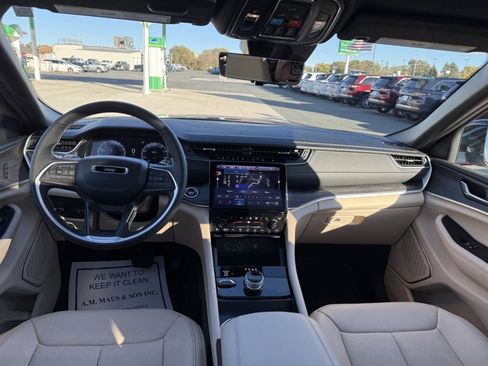 Used 2025 Jeep Grand Cherokee L Limited w/ Luxury Tech Group II image 19