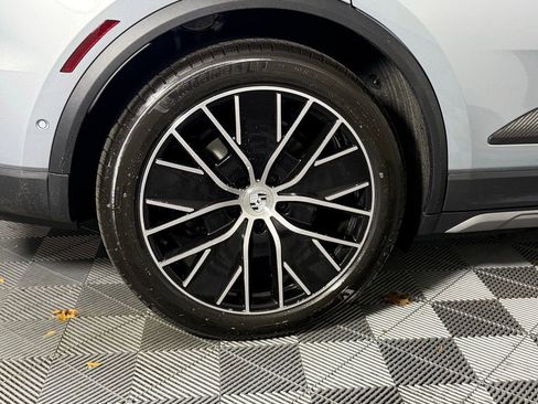 New 2025 Porsche Macan 4 Electric image 13