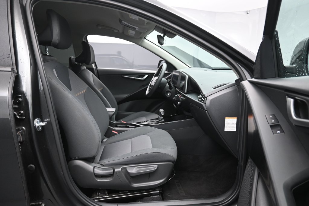Used 2025 Kia Niro LX FWD image 27