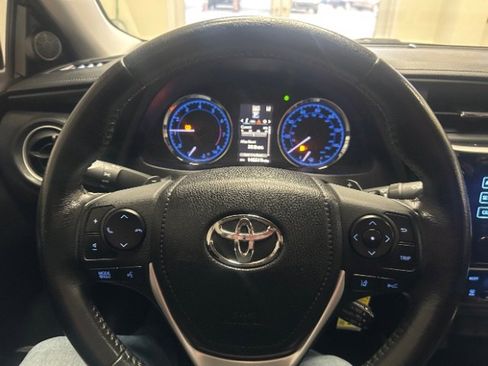 Used 2019 Toyota Corolla SE image 18
