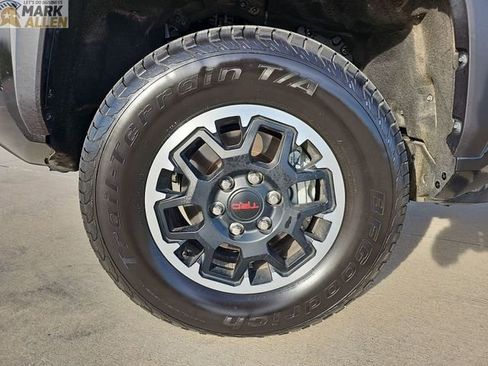Used 2025 Toyota Tacoma TRD Off-Road AWD/4WD image 32