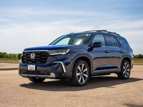 Used 2025 Honda Pilot Touring image 3
