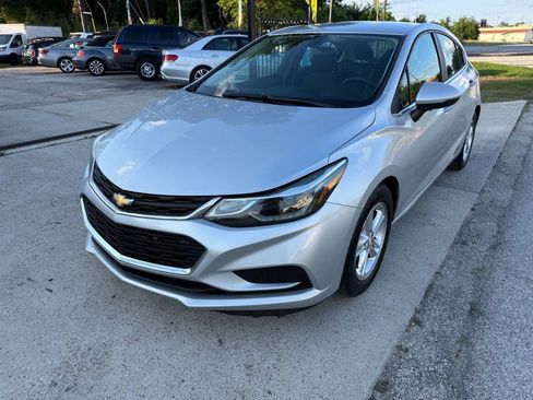 Used 2017 Chevrolet Cruze LT w/ Convenience Package FWD image 2