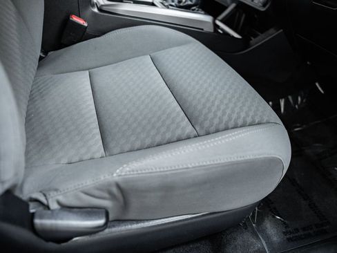 Used 2020 Toyota Tacoma SR5 image 32