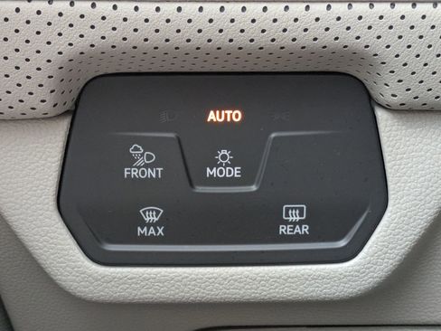 Certified 2026 Volkswagen Atlas SE w/ Panoramic Sunroof Package FWD image 36