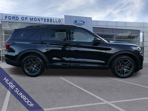 Used 2025 Ford Explorer ST image 2