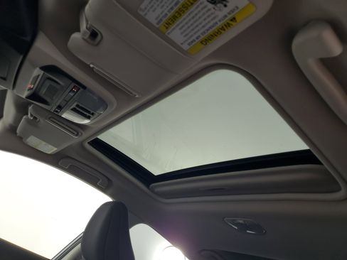 Used 2025 Subaru Crosstrek 2.0i Premium image 31