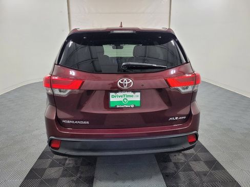 Used 2019 Toyota Highlander XLE AWD/4WD image 6