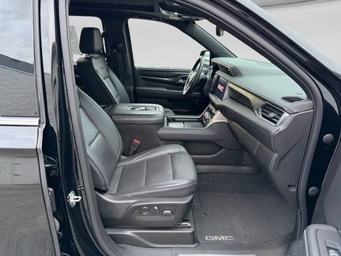 Used 2021 GMC Yukon XL Denali w/ Denali Premium Package AWD/4WD image 14