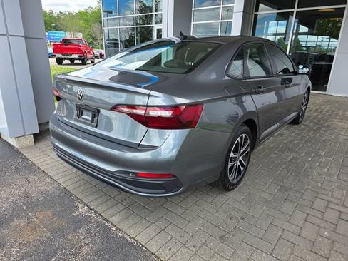 Used 2024 Volkswagen Jetta Sport FWD image 4