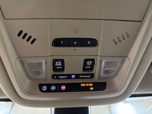 Used 2018 GMC Acadia Denali w/ Technology Package AWD/4WD image 21