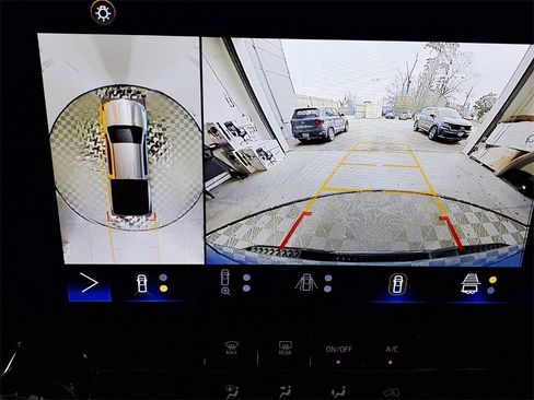 Used 2023 Chevrolet Colorado Trail Boss w/ Technology Package image 14