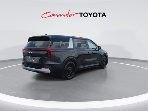 Used 2026 Kia Carnival FWD image 8