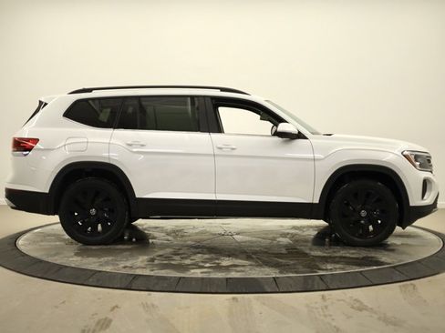 New 2026 Volkswagen Atlas SE image 2