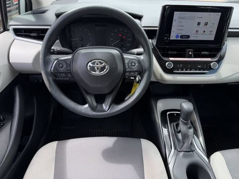 Used 2025 Toyota Corolla LE FWD image 12