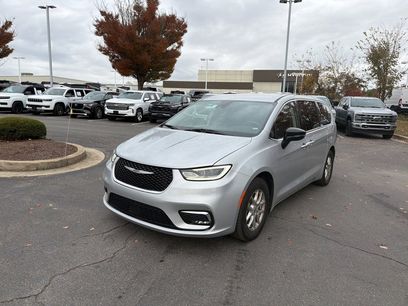 Used 2024 Chrysler Pacifica Touring-L