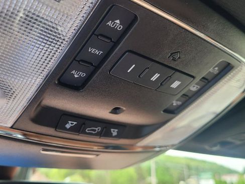 Used 2020 Jeep Grand Cherokee Overland AWD/4WD image 18