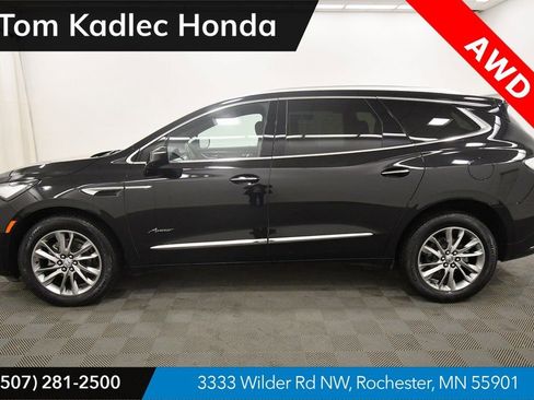 Used 2023 Buick Enclave Avenir image 4