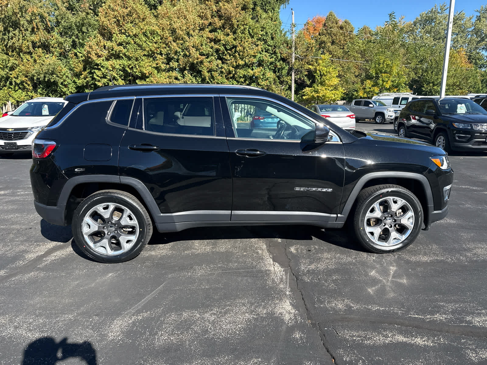 Used 2018 Jeep Compass Limited AWD/4WD image 2