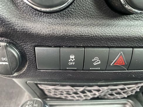 Used 2018 Jeep Wrangler Unlimited Sport w/ Connectivity Group image 13