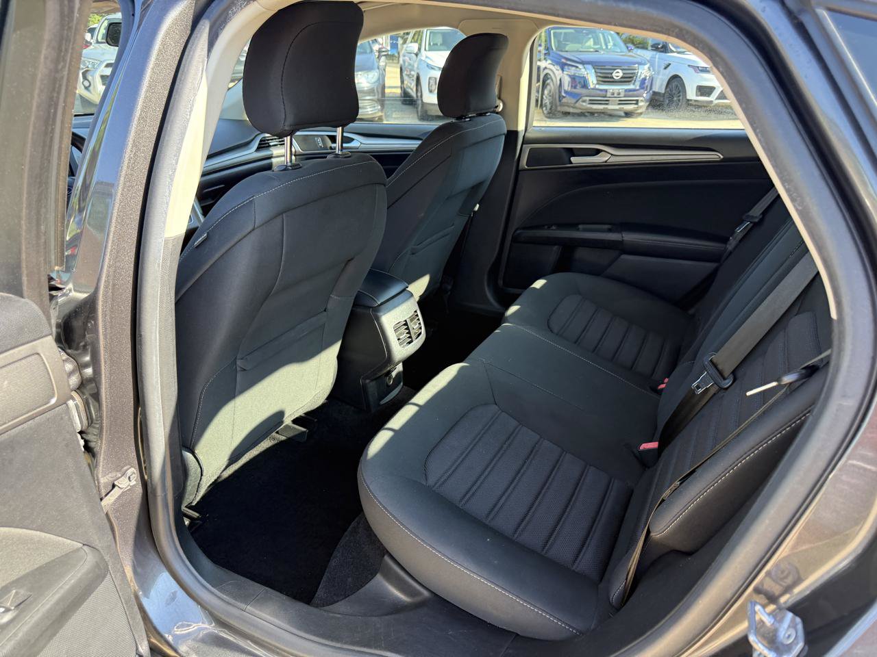 Used 2018 Ford Fusion SE w/ Fusion SE Technology Package FWD image 19
