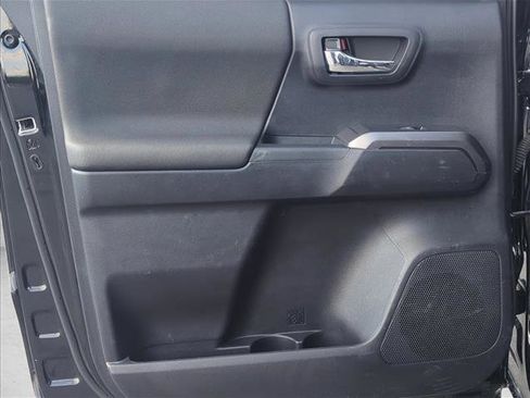 Used 2021 Toyota Tacoma TRD Sport image 16